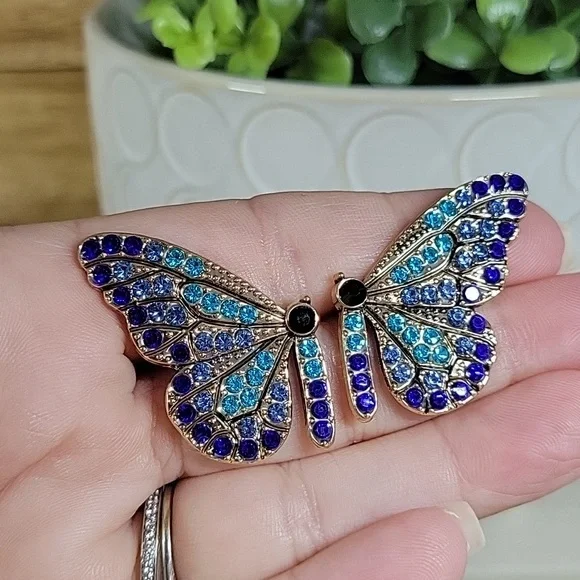 Mariposa Crystal Stud Statement Earrings - Picture 3 of 7